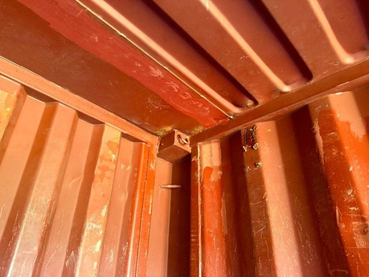 20'-shipping-container-image-8