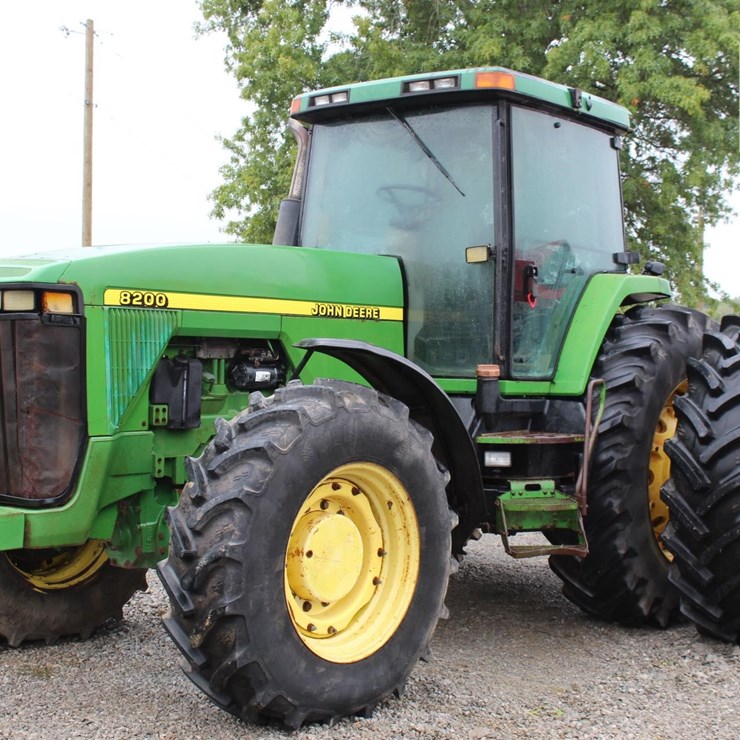 JOHN DEERE 8200