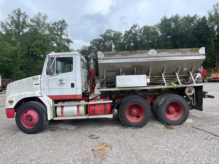 1996-freightliner-fl112-image-1