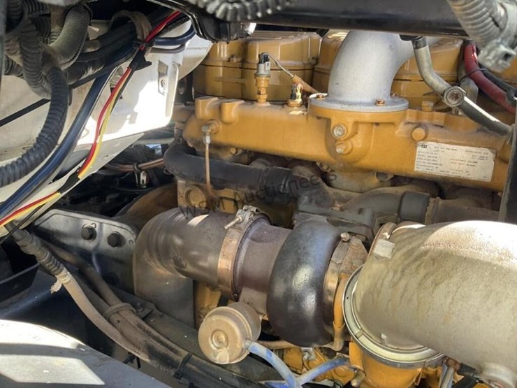 2004-sterling-l9500-image-23