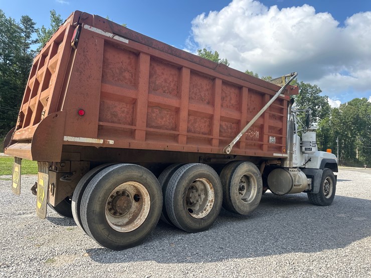 2001-mack-rd688s-image-4
