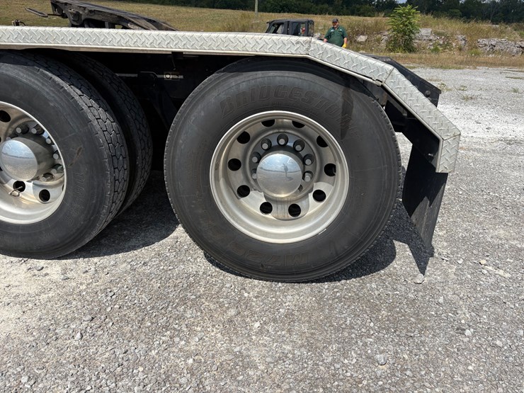 2015-kenworth-t880-image-11