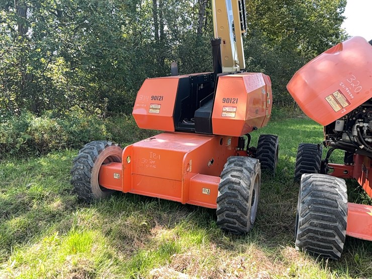 2016-jlg-600s-image-2