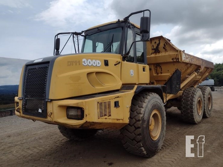 2005-deere-300d-image-45