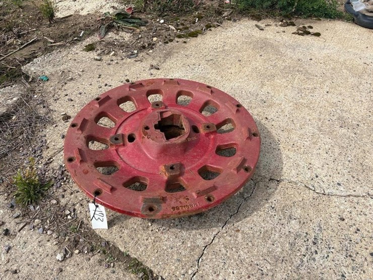 center-wheel-casting-ih-tractor-image-2