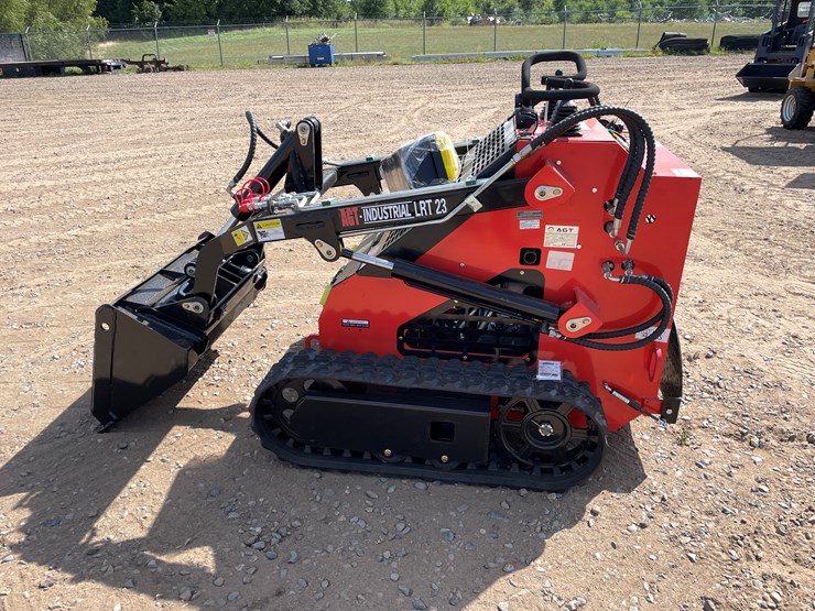#9562-•-unused-2025-agt-skid-steer-loader-image-1