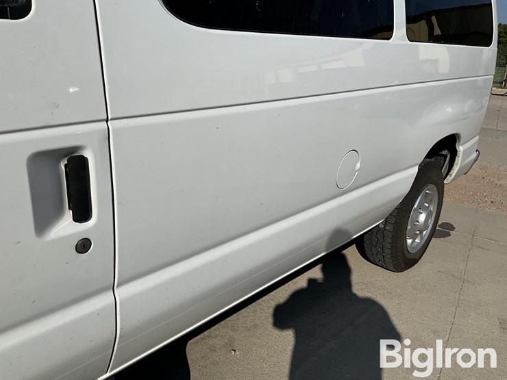 2012-ford-e350-xlt-image-17