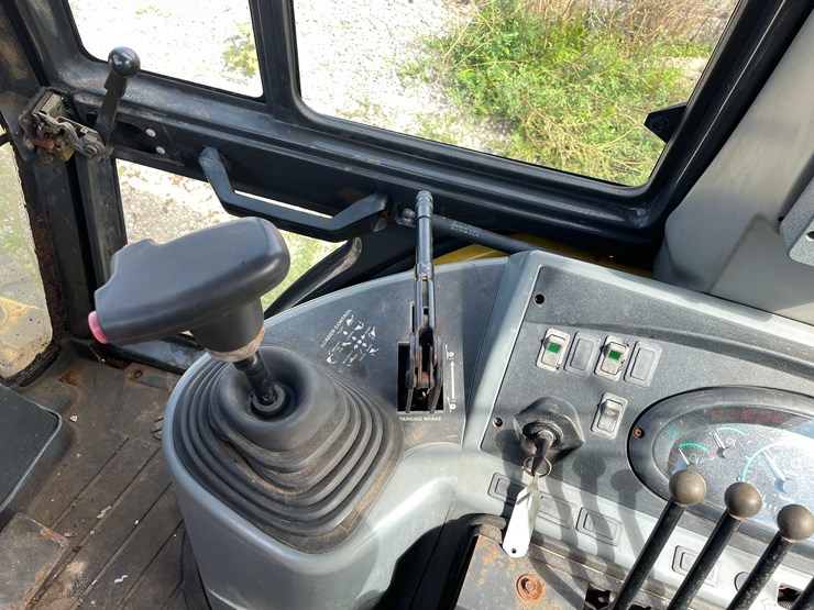 new-holland-u80-image-49