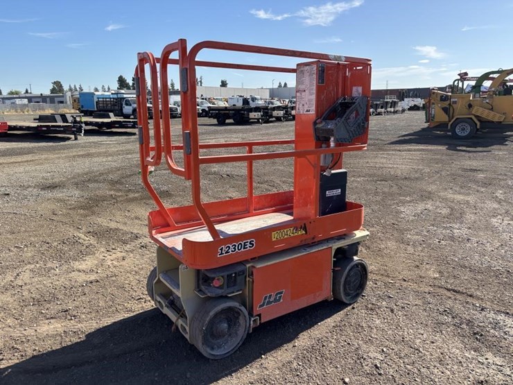 jlg-1230es-image-3