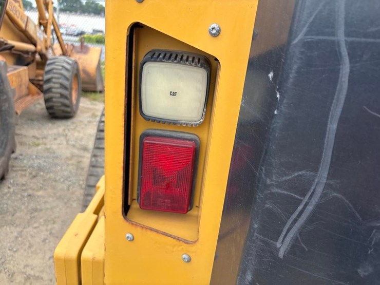 2020-caterpillar-299d3-image-19