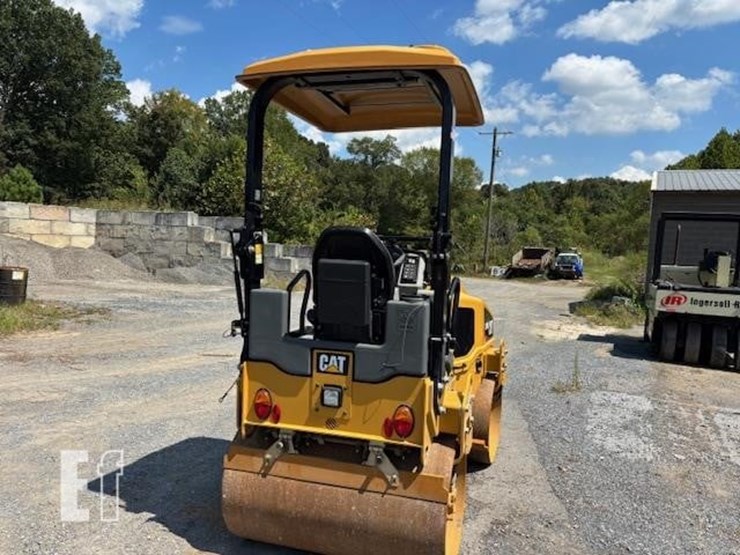 2019-caterpillar-cb24b-image-4