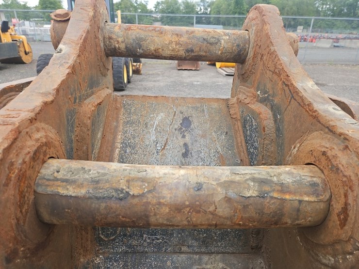 geith-36"-bucket-with-teeth-image-7