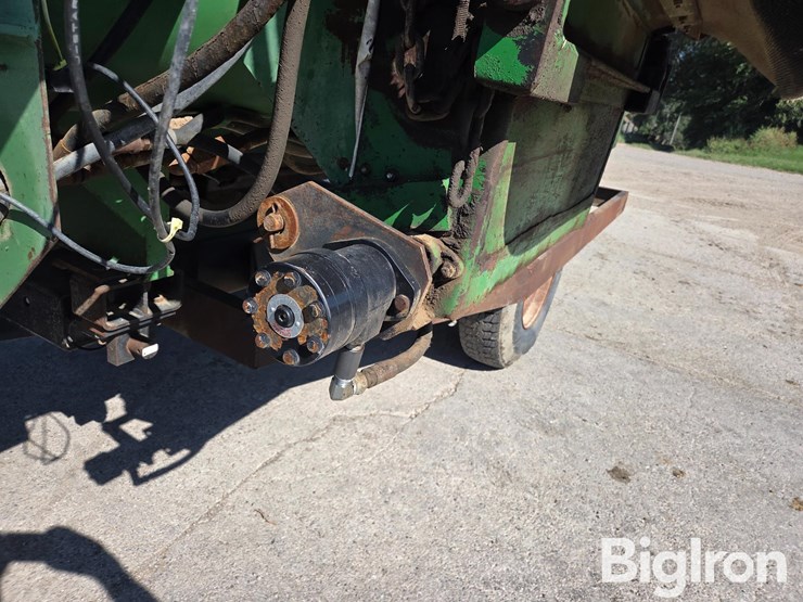 john-deere-135-image-11