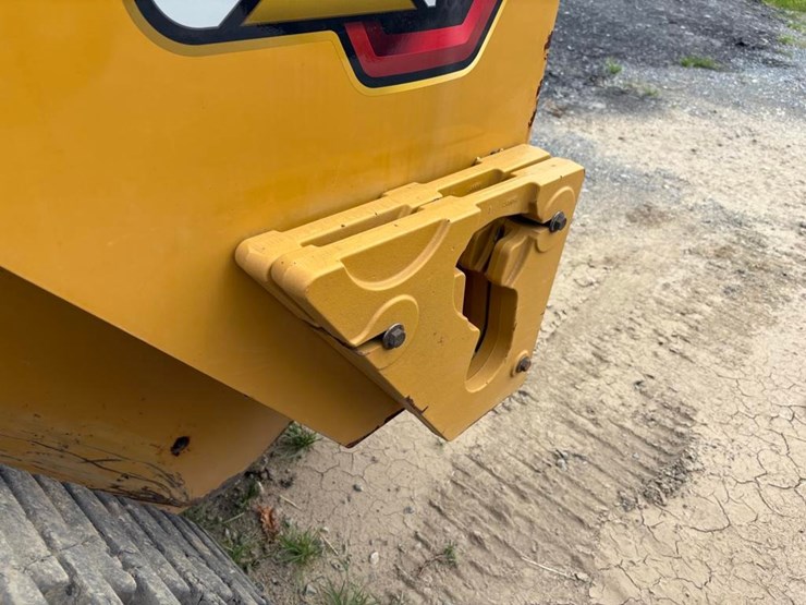 2020-caterpillar-299d3-image-15