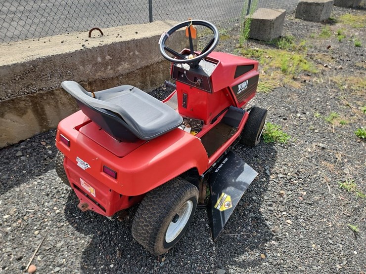 toro-ride-on-garden-tractor-image-3