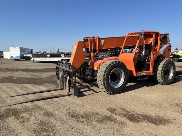 2013-jlg-8042-image-1