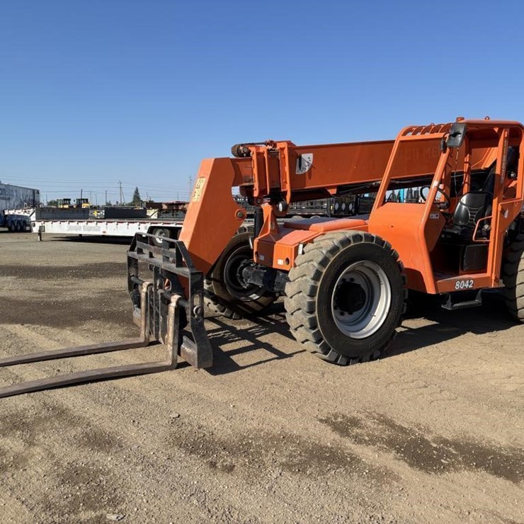 2013 JLG 8042