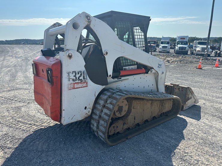 2008-bobcat-t320-image-4