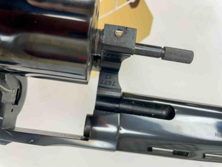 taurus-.17-hmr-revolver-image-7
