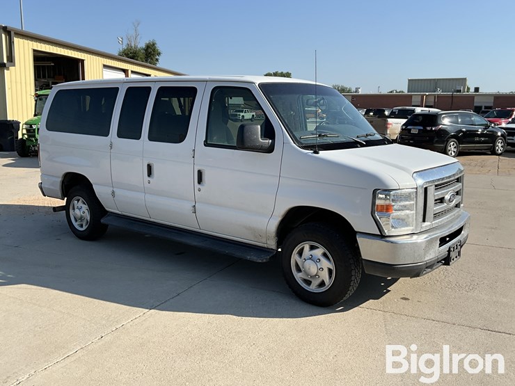 2012-ford-e350-xlt-image-3
