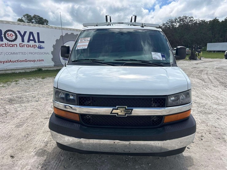 2021-chevrolet-express-2500-image-21