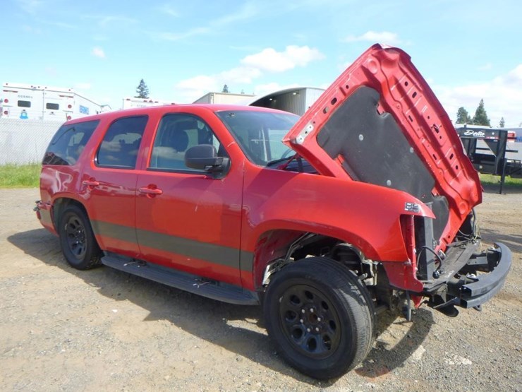 2011-chevrolet-tahoe-image-2