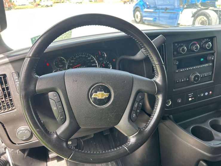 2021-chevrolet-express-2500-image-10