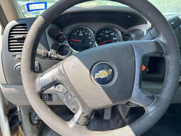 2012-chevrolet-silverado-2500hd-image-14