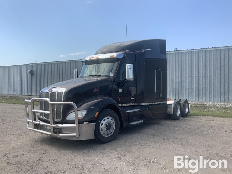 2015-peterbilt-579-image-1