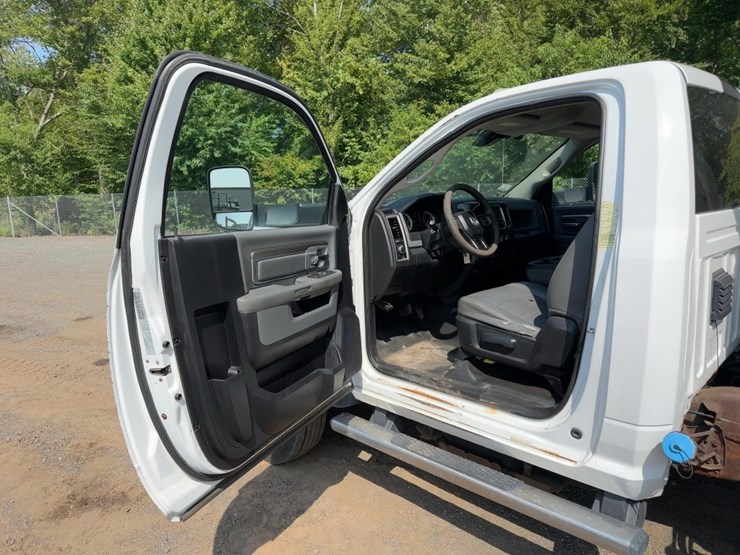 2016-dodge-ram-5500-image-19