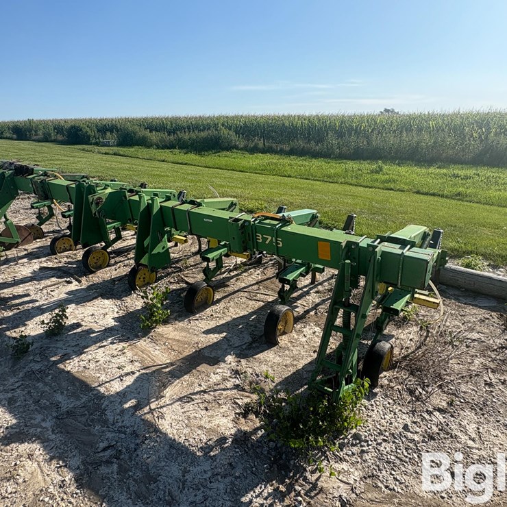 JOHN DEERE 875