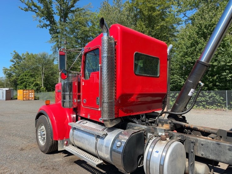 2012-kenworth-w900-image-14