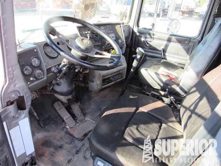 2000-mack-rd688st-image-3