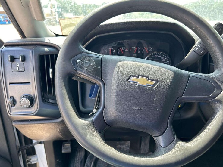 2017-chevrolet-silverado-3500-image-12