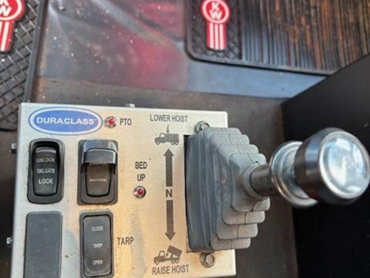2022-kenworth-t880-image-12