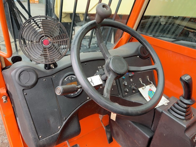 2012-jlg-g10-55a-image-20