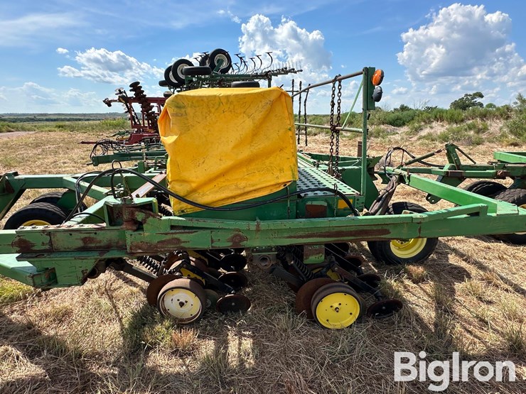 john-deere-750-image-11