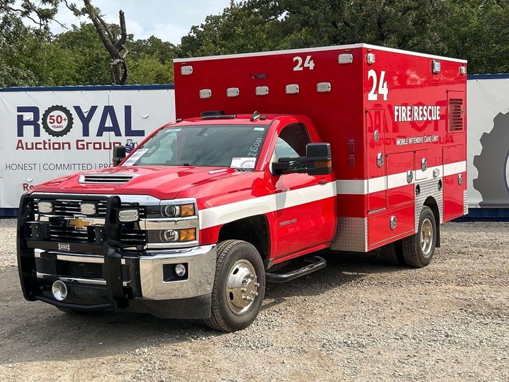 2017-chevrolet-silverado-3500hd-image-1