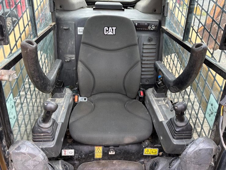 2020-caterpillar-299d3-image-30