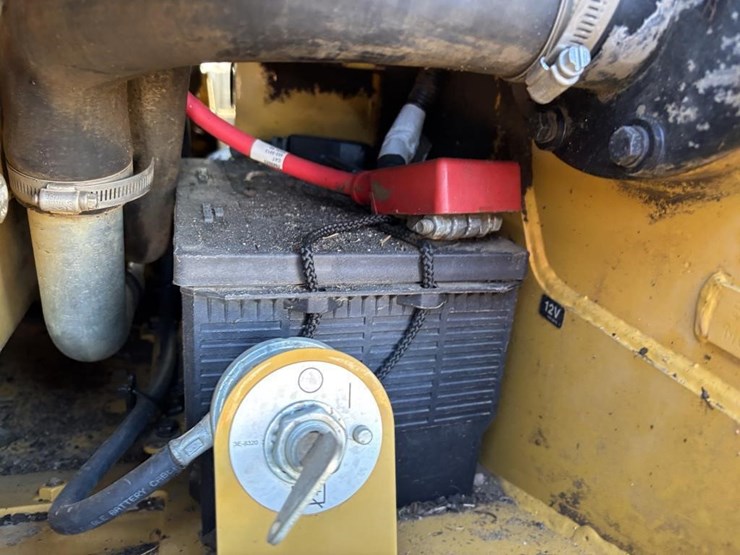 2021-caterpillar-249d3-image-36