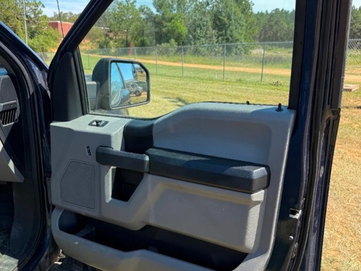 2017-ford-f150-xl-image-33