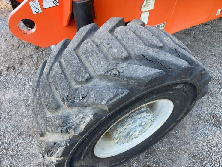 2013-jlg-800aj-image-11