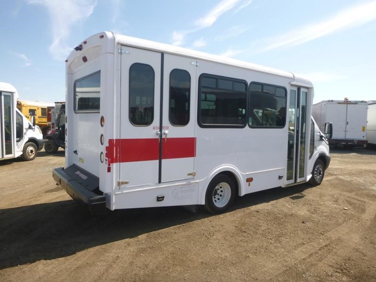 2018-ford-e350-image-4