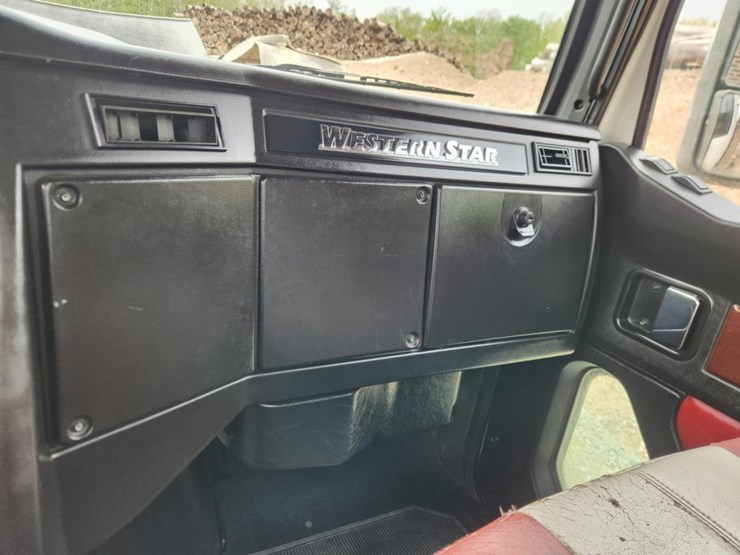 2019-western-star-4900sf-image-57