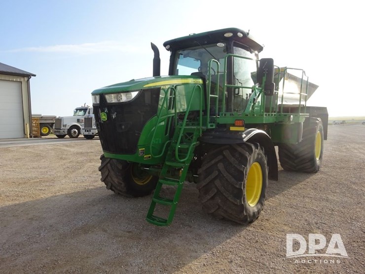 2019-john-deere-f4365-image-4