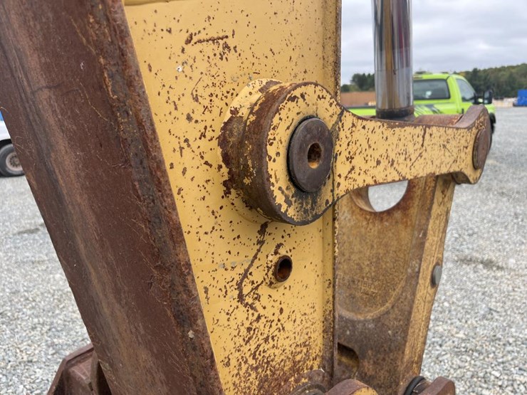 2011-caterpillar-320d-image-22