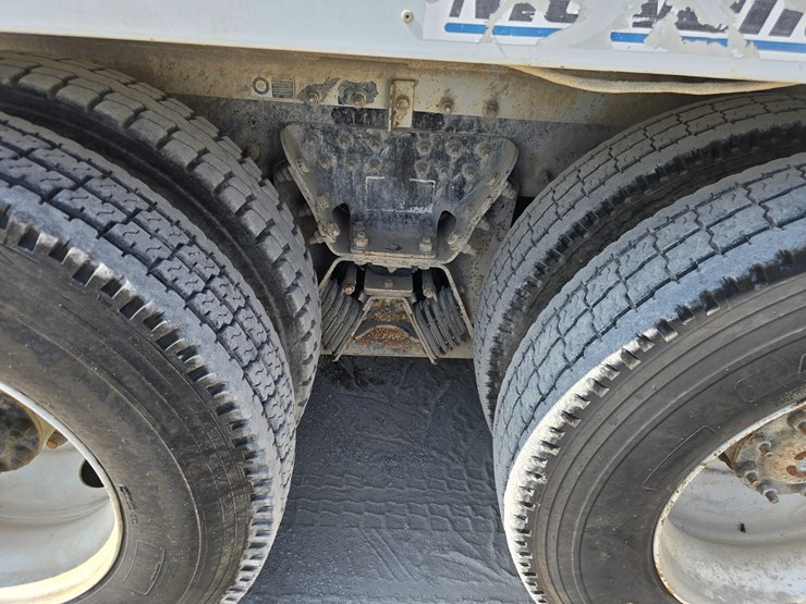 2014-peterbilt-365-image-92