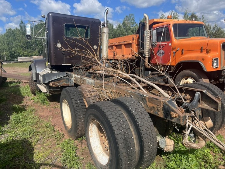 #2686-•-1990-marmon-motor-co-day-cab-truck-tractor-image-4