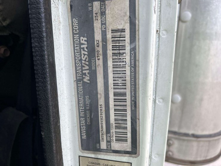 2000-international-4700-image-1