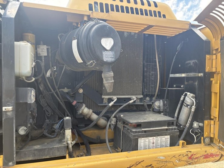 2006-deere-160c-lc-image-11